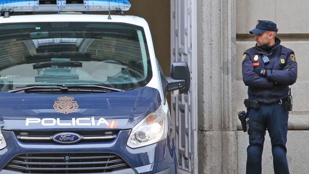 Detenido un joven tras apuñalar a un hombre y llamarle «tonto español» en Orense
