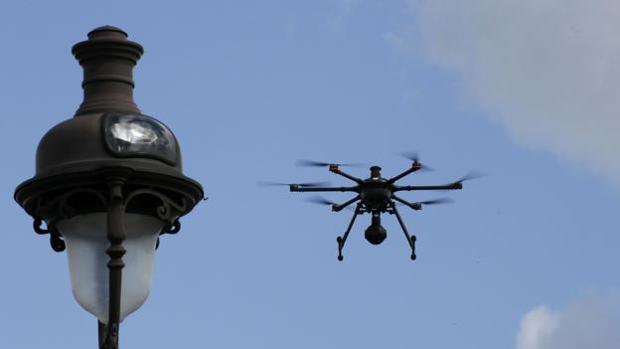 Estrellan un dron contra una de las torres de la Catedral de Burgos