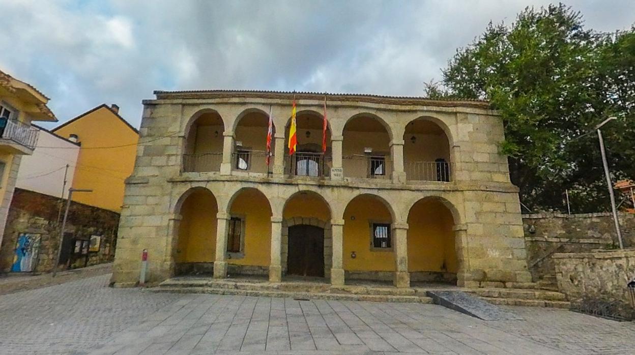 Exterior del Ayuntamiento de Bustarviejo