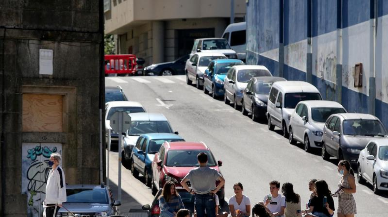 Una reunión de personas en la calle en Vigo