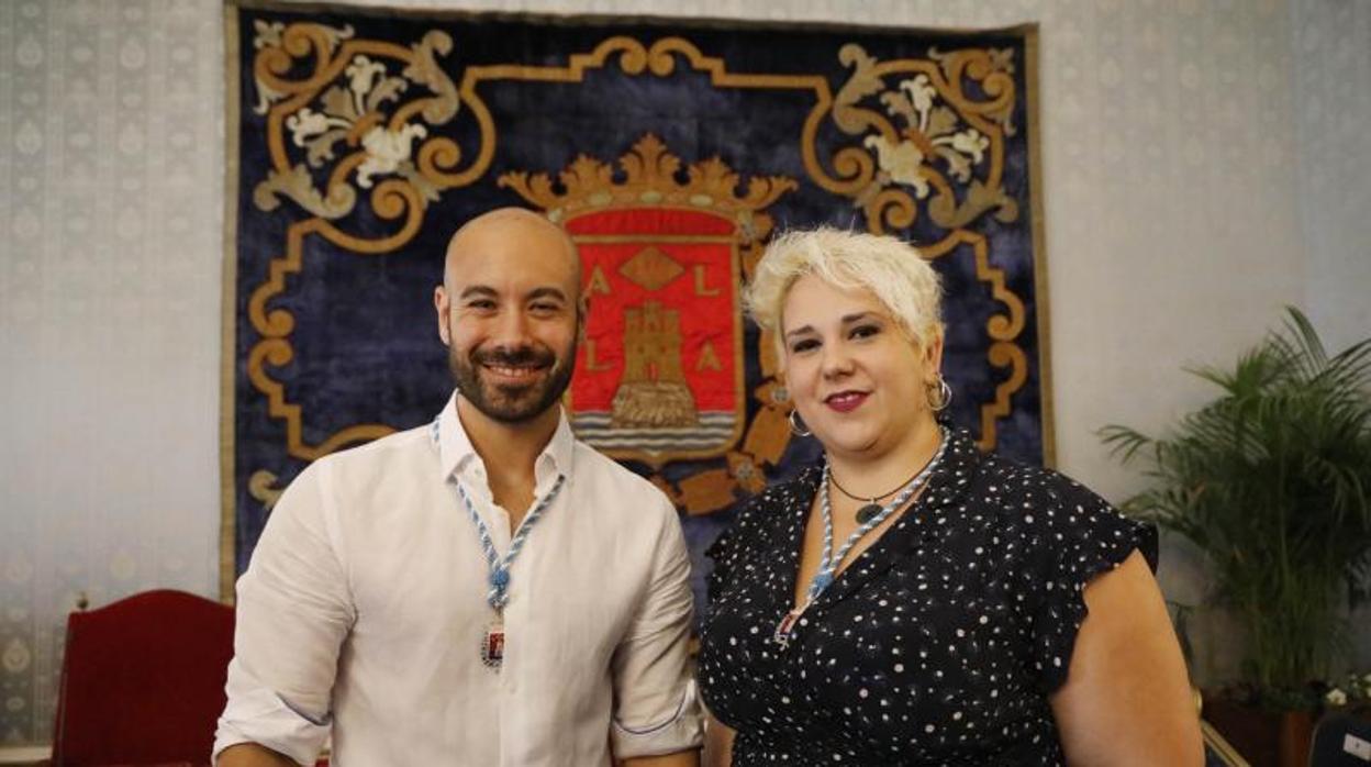 La concejala Vanessa Romero, junto a su compañero de Podemos en Alicante, Xavier López