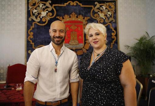 La concejala Vanessa Romero, junto a su compañero de Podemos en Alicante, Xavier López