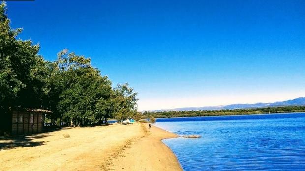 La playa de Villardeciervos (Zamora) cierra por el coronavirus