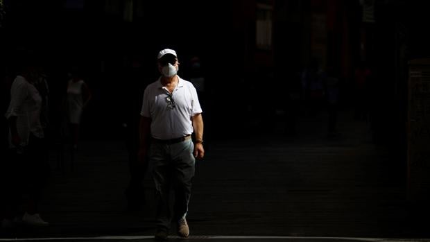 Detenido un hombre en Gijón por amenazar a otro con un cuchillo tras recriminarle que no llevase mascarilla