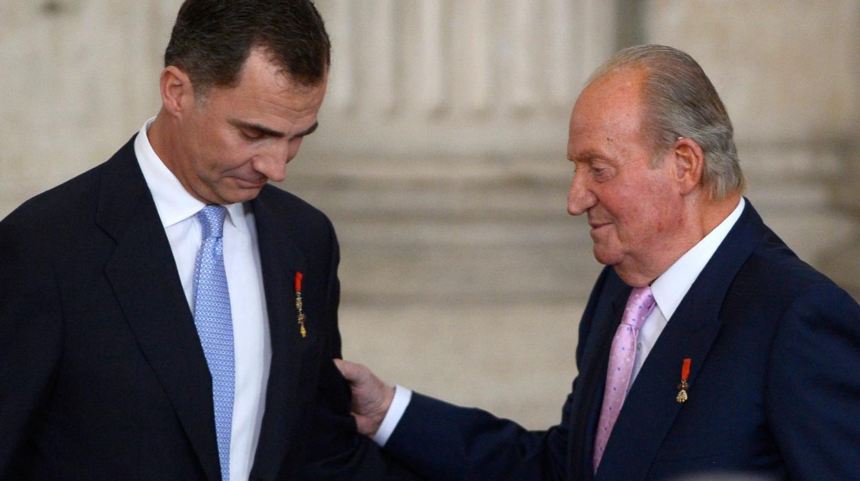 El Rey Don Felipe junto a su padre, el Rey Don Juan Carlos