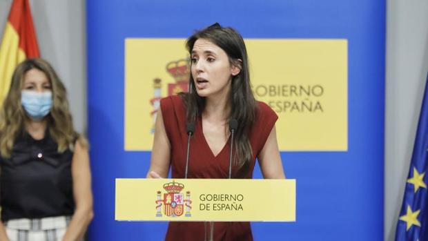 Podemos avanza en la embestida para liquidar la Corona ante el silencio de La Moncloa