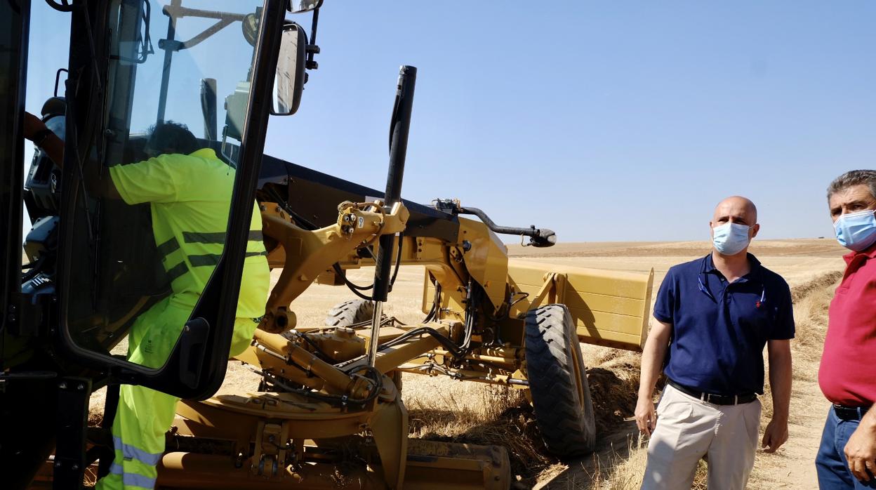 El viceconsejero de Agricultura, Jorge Llorente, visita Cantalpino (Salamanca)