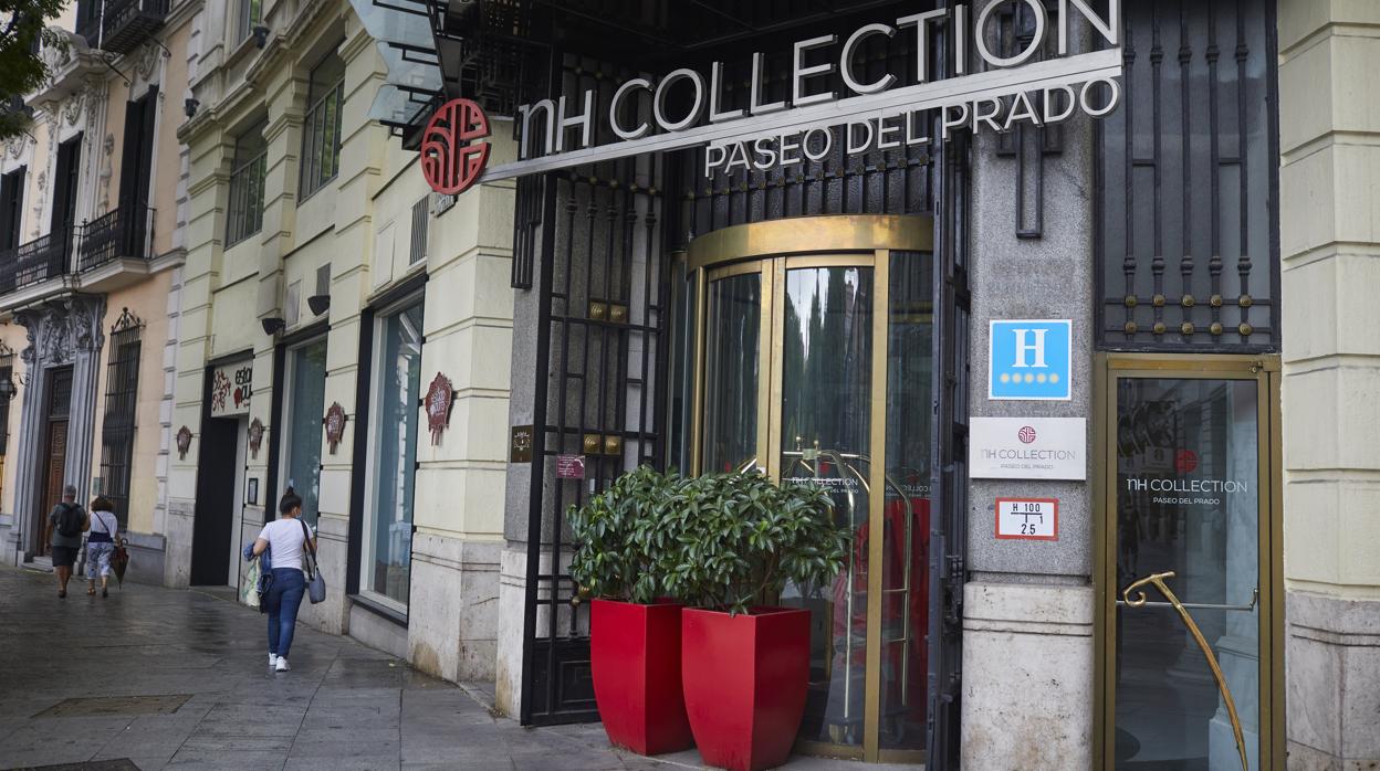 Entrada del hotel NH Collection Paseo del Prado
