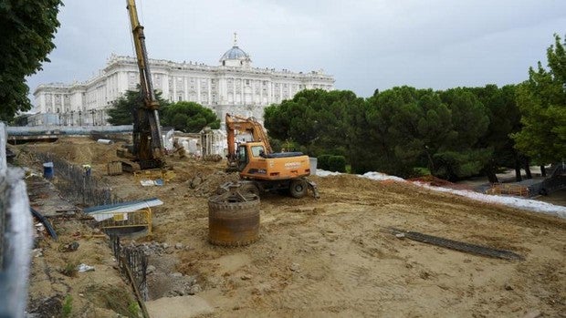 Princesa estrena aceras más anchas y verdes a un año del final de la obra de Plaza España