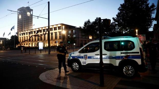 La policía francesa pide ayuda para resolver la muerte de un español que apareció herido y desnudo en la calle
