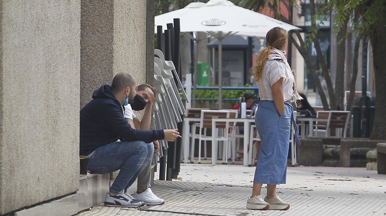 Ya no se podrá fumar en la calle si no se mantiene la distancia de seguridad