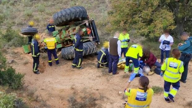 Muere un hombre de 60 años al volcar su tractor en Algarra (Cuenca)