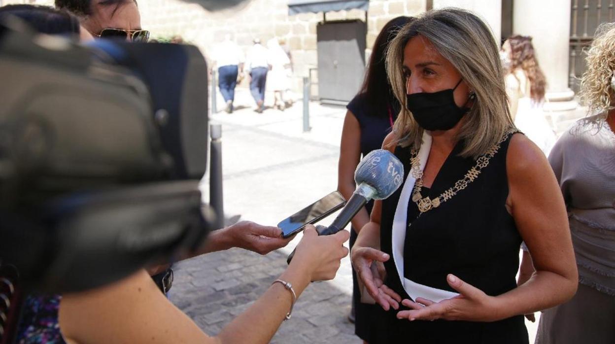 Milagros Tolón, momentos antes del inicio de la misa por la Virgen del Sagrario