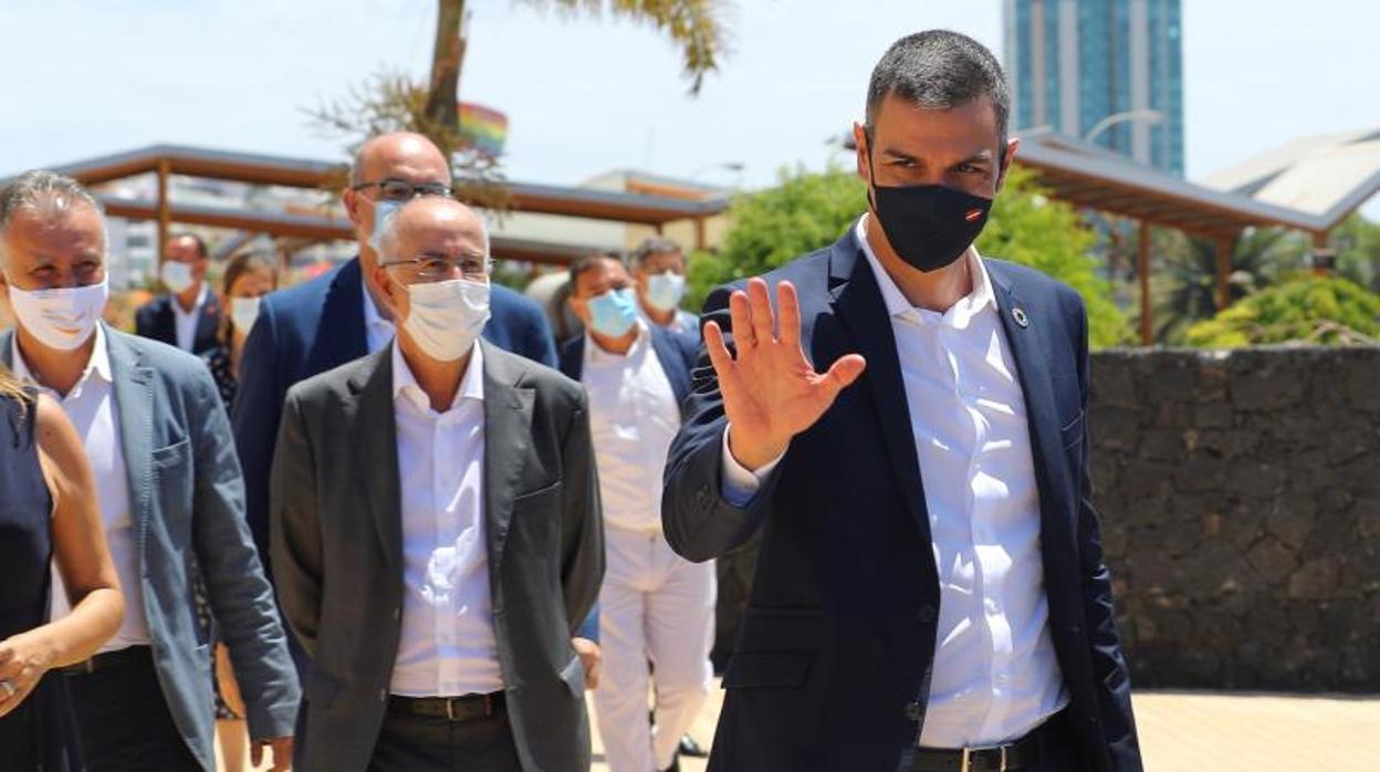 Pedro Sánchez, a su salida del Cabildo de Lanzarote hace unos días donde se reunió con el presidente del Gobierno de Canarias, Angel Víctor Torres