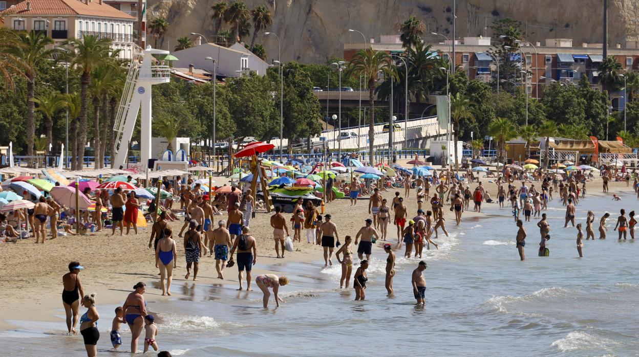 Playa de Benidorm este verano