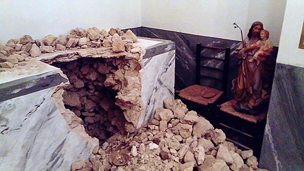 Arrasan una ermita en Planes y roban objetos religiosos en busca de piezas de más valor