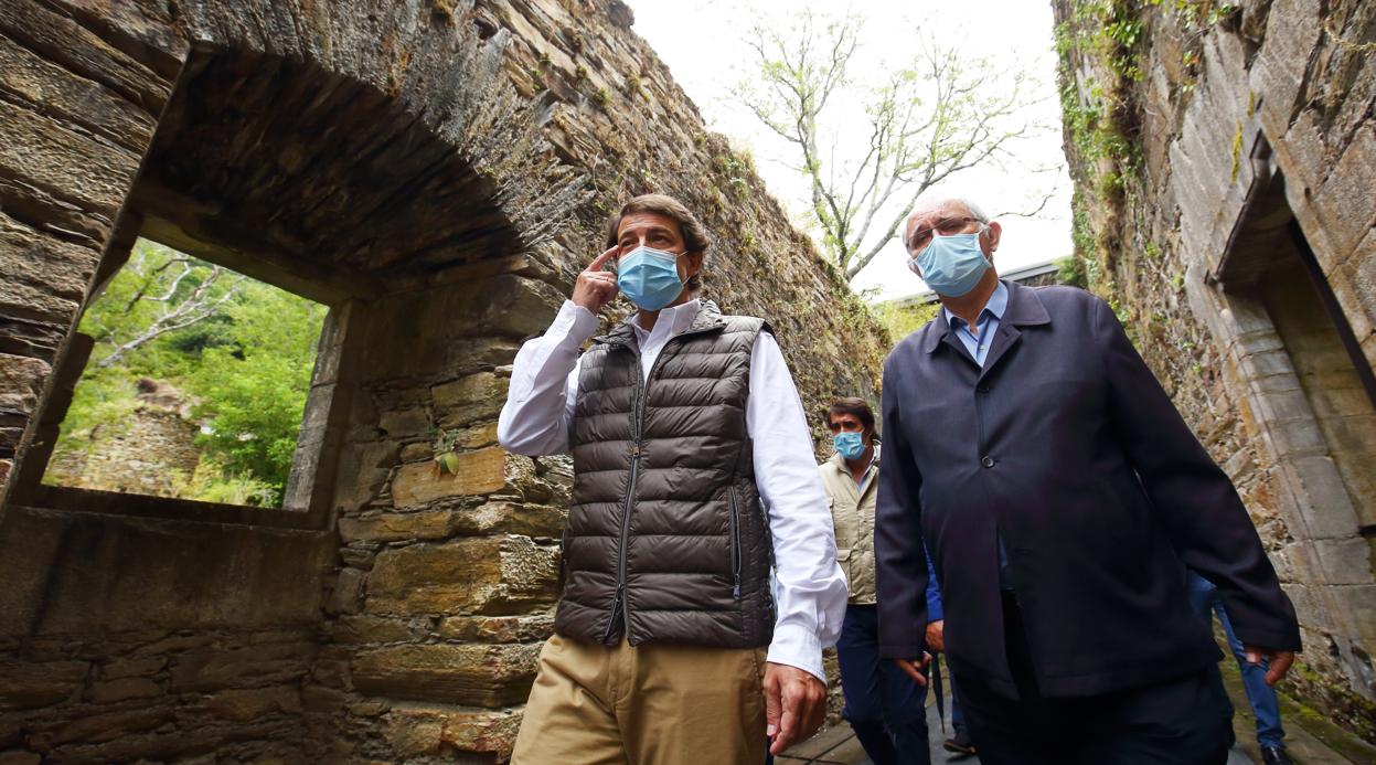 El presidente de la Junta visita la Tebaida berciana y el municpio de Montes de Valdueza