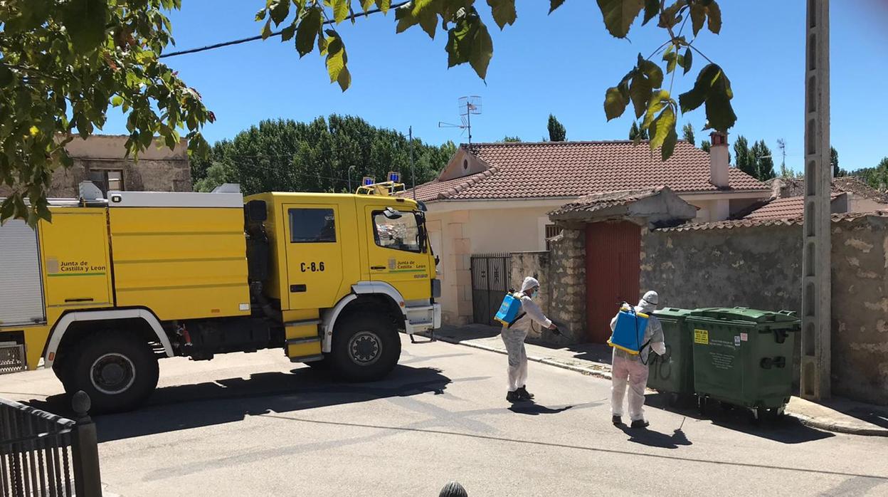 Labores de desinfección en Carrascal del Río (Segovia)