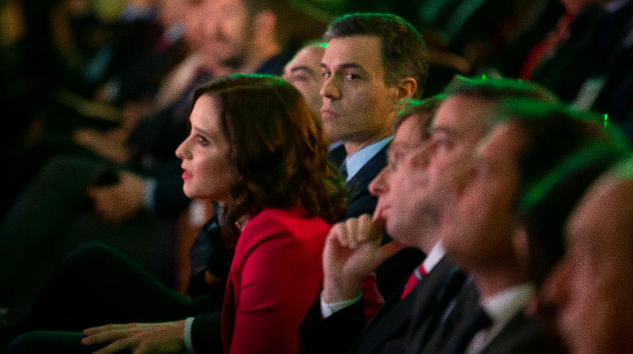 Isabel Díaz Ayuso, junto a Pedro Sánchez en una fotografía de archivo