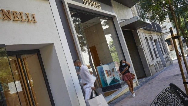 La «Milla de Oro» de Madrid pierde brillo: las ventas bajan un 60% por la ausencia de turistas