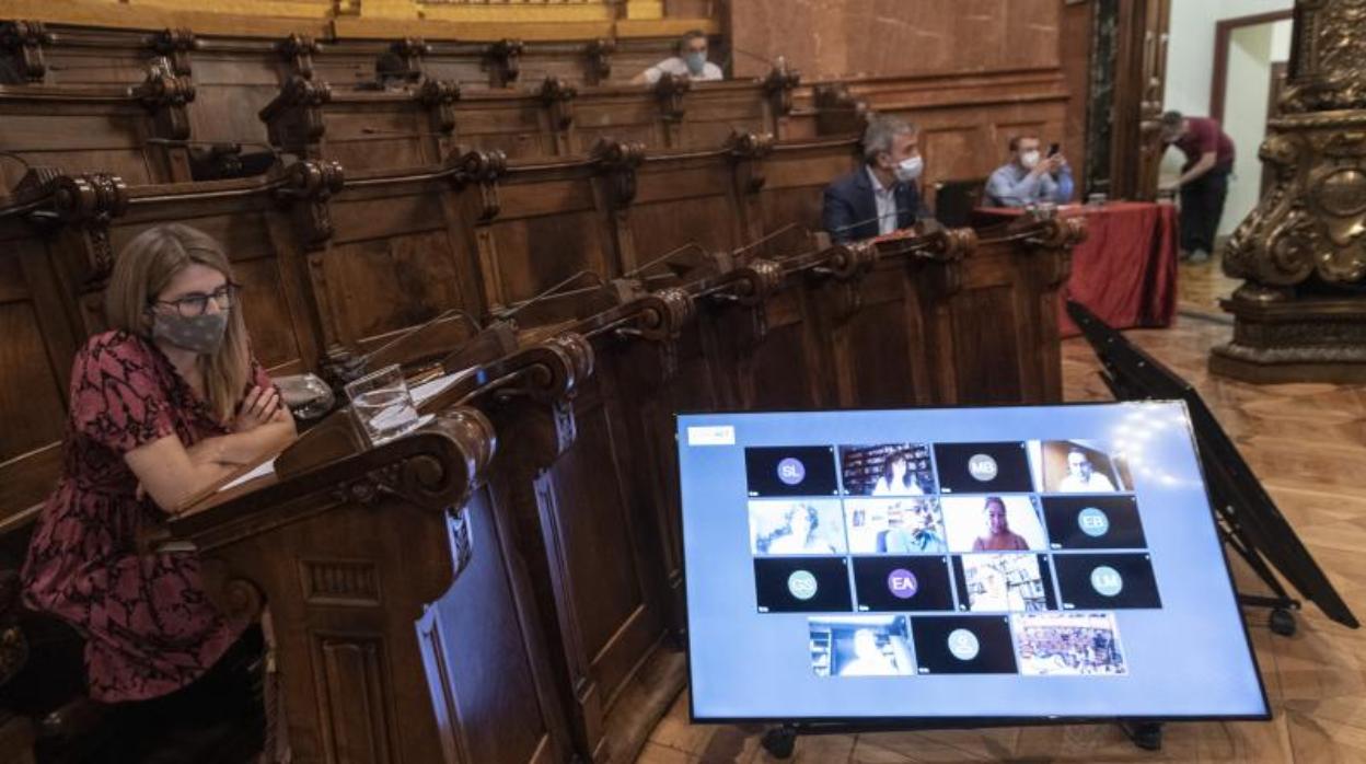 Detalle de uno de los últimos plenos municipales, de carácter semipresencial