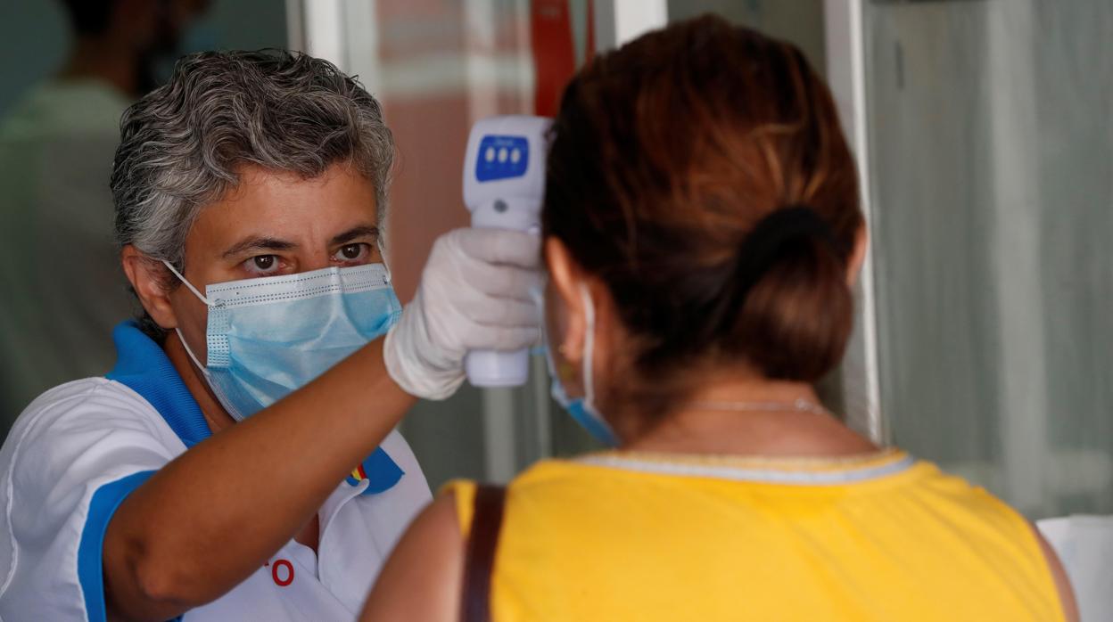 Control de temperatura en los test aleatorios desplegados este sábado en Móstoles