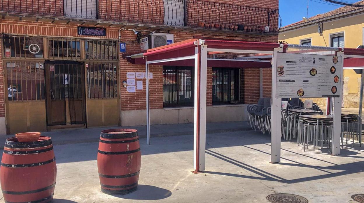 Bar Los Castillos, en Torrelobatón (Valladolid), cerrado por el aumento de casos de Covid-19