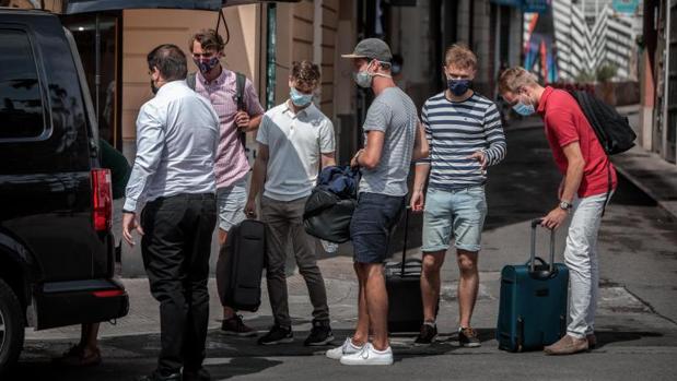 La Generalitat Valenciana contrata dos «hoteles refugio» para aislar a turistas contagiados de Covid-19