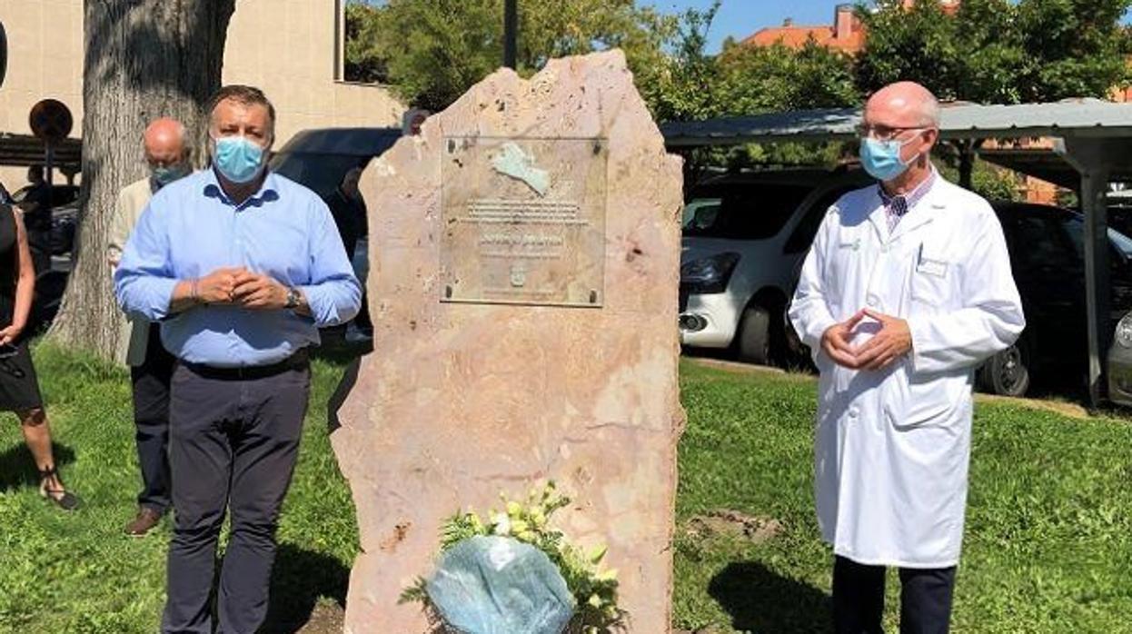 Monolito instalado en el Hospital Virgen de la Luz de Cuenca en recuerdo de las víctimas del coronavirus