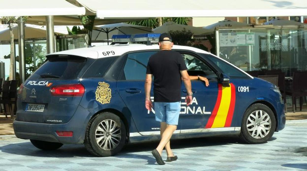 Un vehículo patrulla de la Policía Nacional en tareas de vigilancia