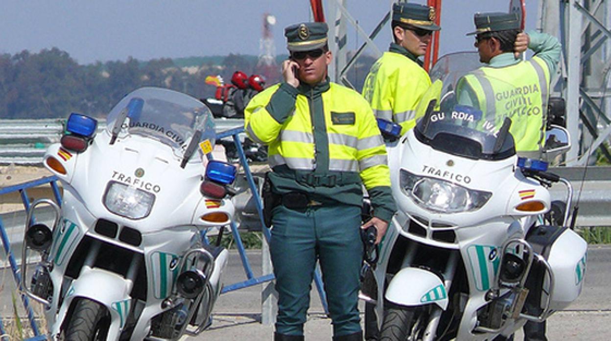 La Guardia Civil de Tráfico interceptó al conductor durante la madrugada del sábado