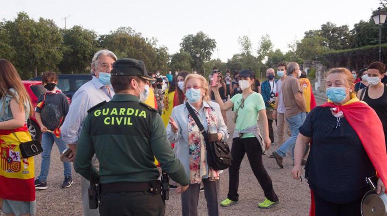 Protestas ante la casa de Pablo Iglesias e Irene Montero en Galapagar, el pasado mes de mayo