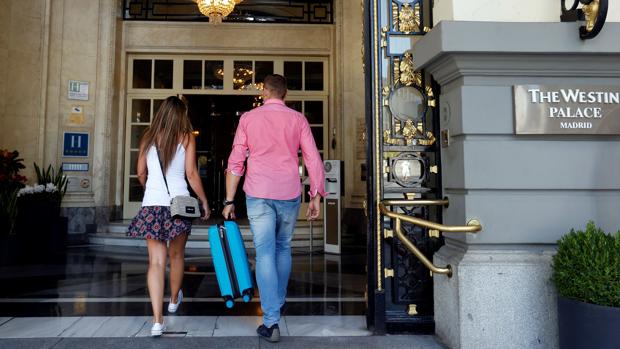 El Hotel Palace reabre sus puertas con ofertas enfocadas a la clientela nacional