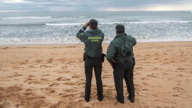 Muere en Melilla un menor no acompañado cuando intentaba alcanzar a nado un barco de pasajeros