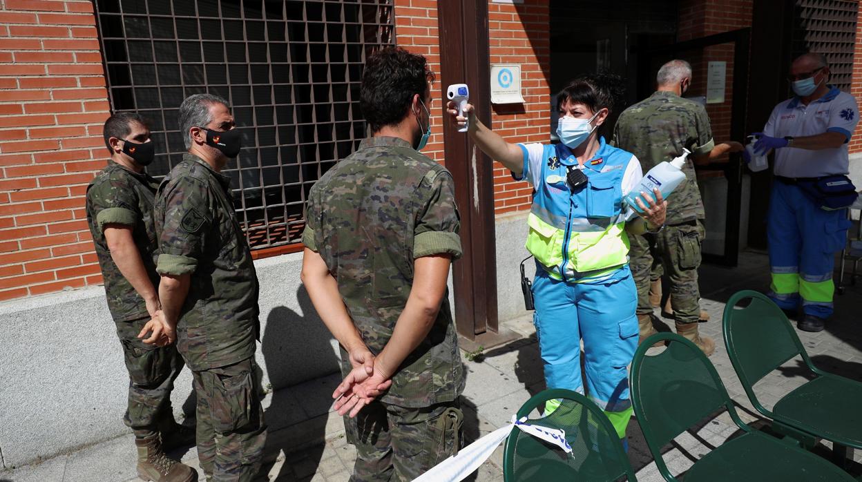 Realización de pruebas PCR en Villaverde, ayer