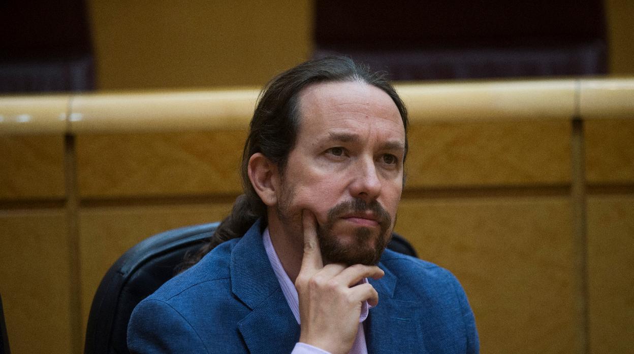 El vicepresidente segundo del Gobierno, Pablo Iglesias, pensativo durante una Sesión de Control al Ejecutivo en el Senado/ Vídeo: Ciudadanos insta a Casado a no cerrar la puerta a Sánchez con los PGE
