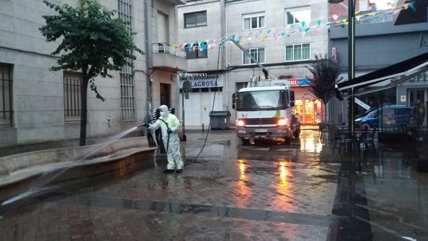 Desinfección intensiva en A Milagrosa, «zona cero» del brote de Covid en Lugo