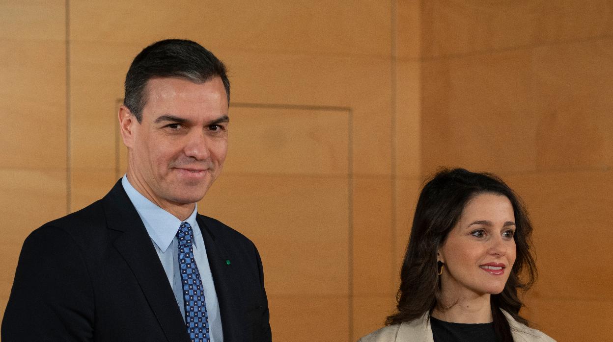 Reunión de Pedro Sánchez e Inés Arrimadas, de Ciudadanos, en el Congreso de los Diputados, el año pasado