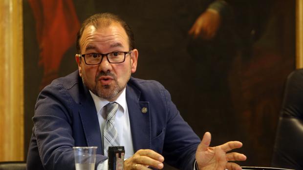 Antonio López, rector de la USC: «Llevamos desde junio sin noticias del Ministerio de Universidades»