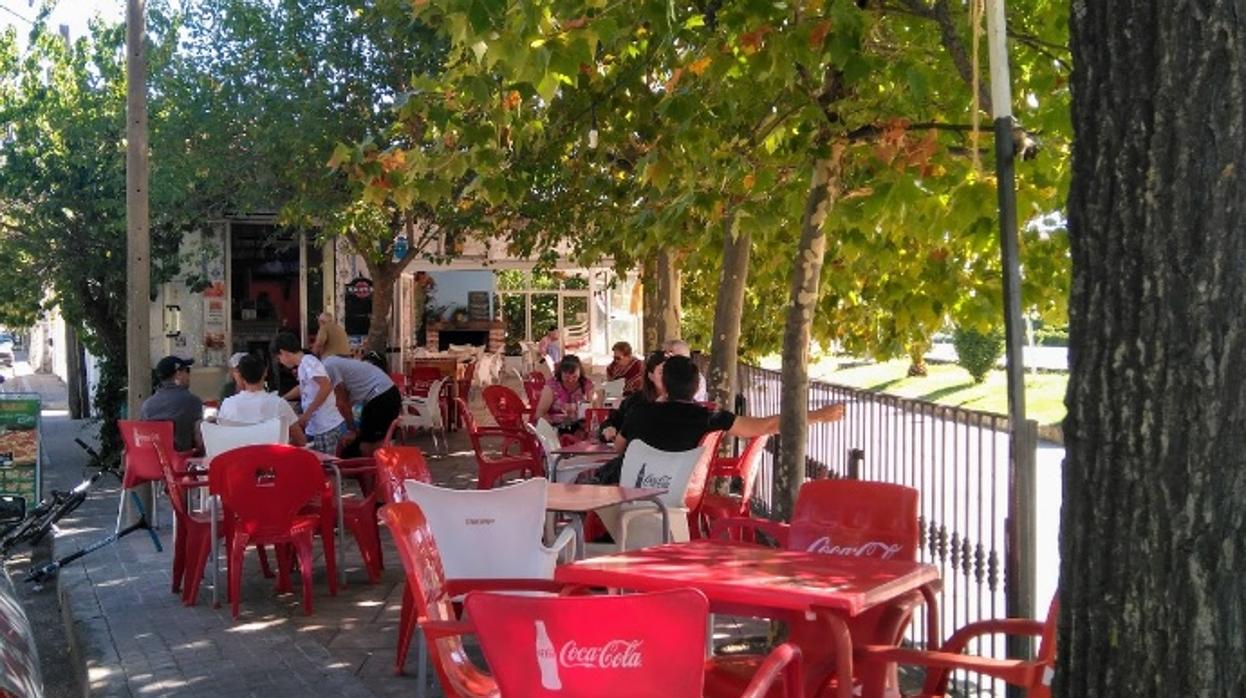 Terraza del establecimiento de La Adrada