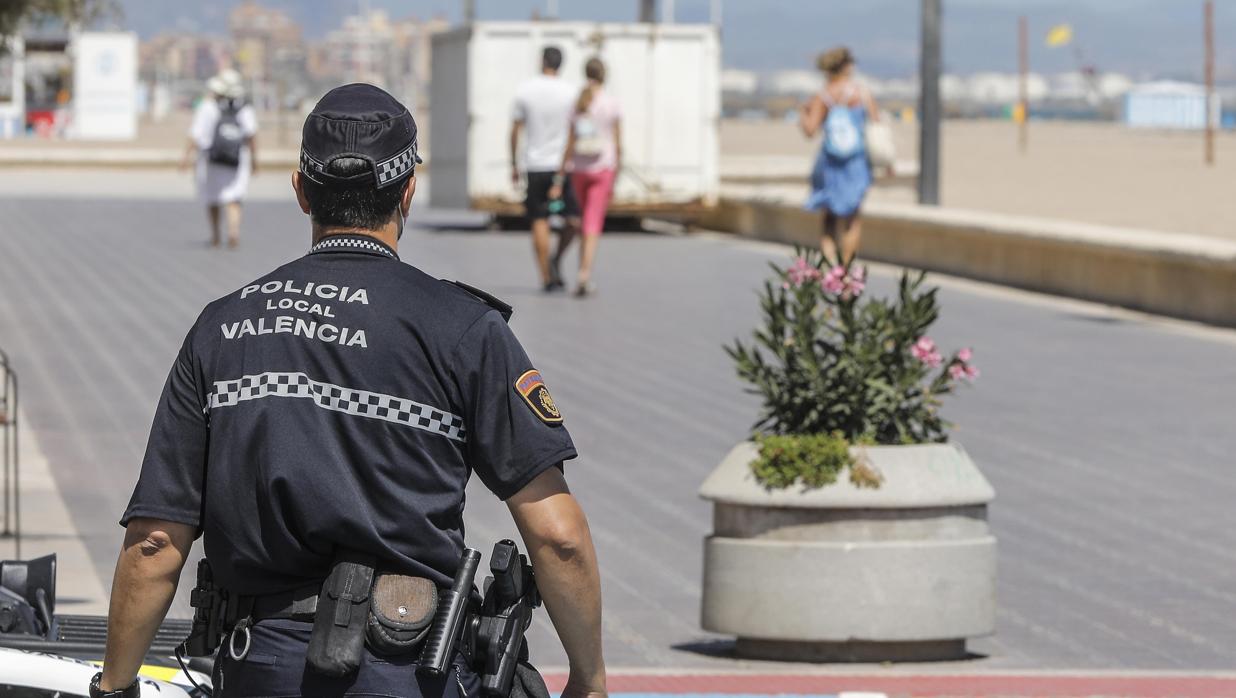 Imagen de un agente de la Policía Local de Valencia tomada este miércoles