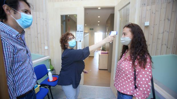 Galicia incrementa en más de un 1.000% los casos activos de coronavirus en el último mes