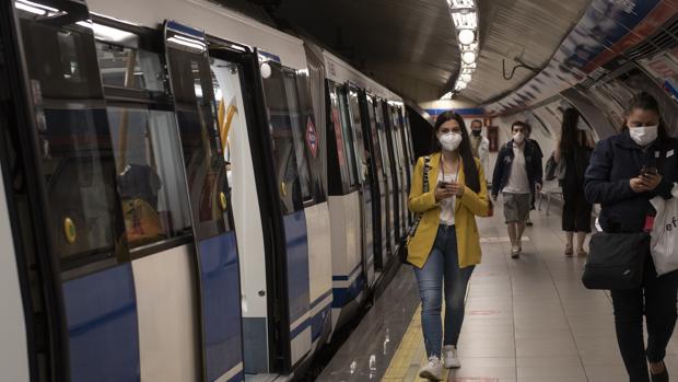 Coronavirus Madrid: El riesgo de contagio de Covid-19 en el transporte público es de menos del 1%