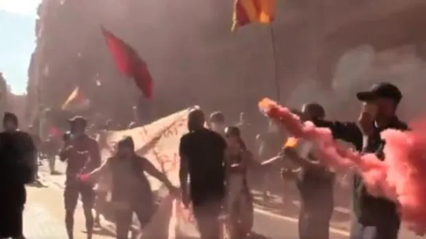 Lanzan objetos contra diputados de Vox en una visita al Raval de Barcelona