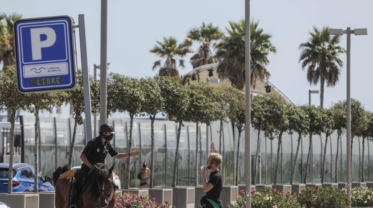 Imagen de un agente de la Policía tomada este miércoles en Valencia