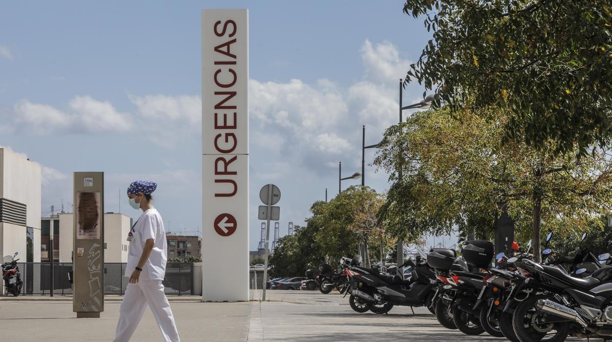 Imagen de la entrada de Urgencias de un hospital valenciano