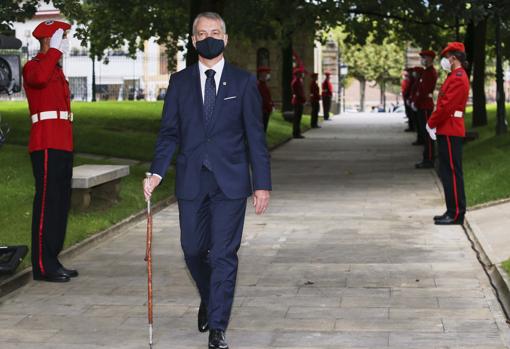 Urkullu jura el cargo de lendakari en una ceremonia marcada por el coronavirus