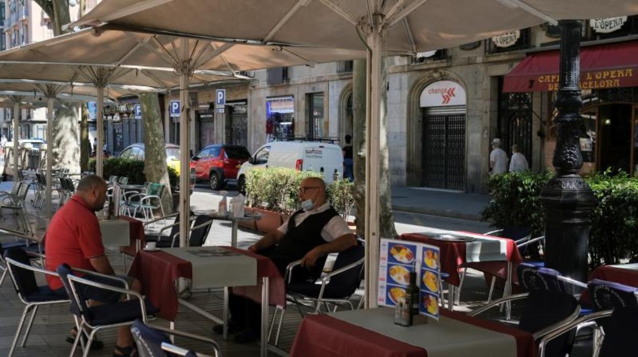 Una terraza, medio vacía hace unos días en Barcelona