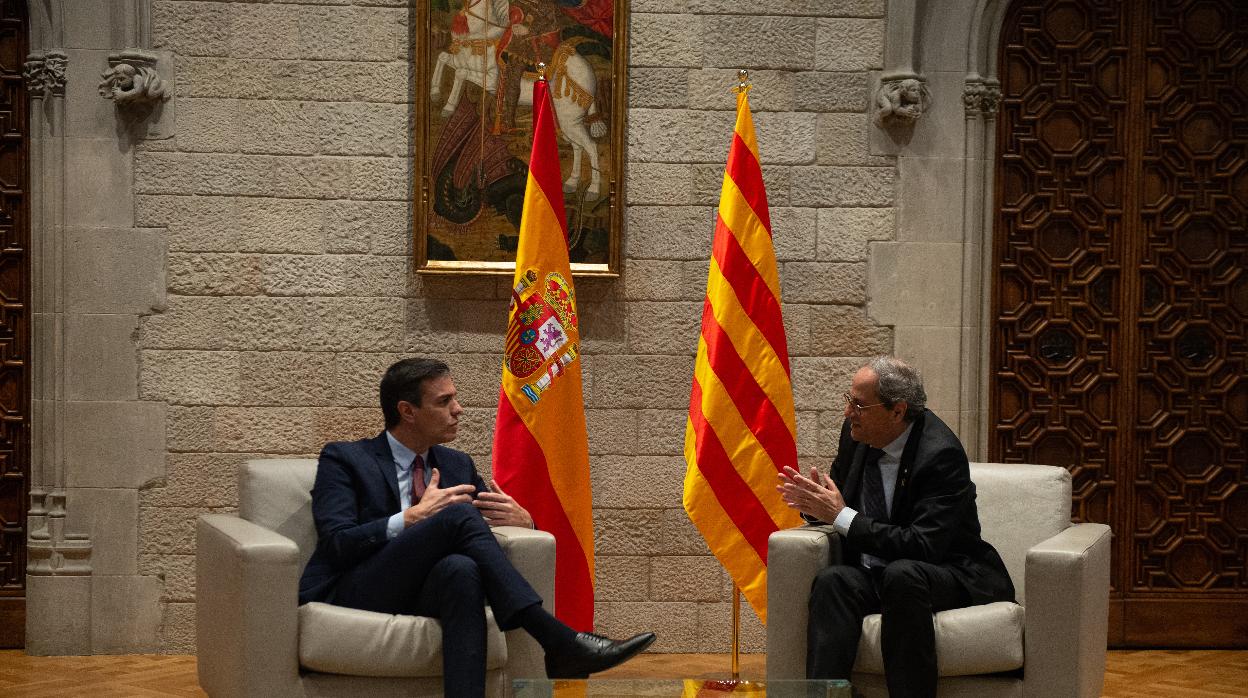 Pedro Sánchez y Quim Torra en una reunión en febrero en el Palau de la Generalitat