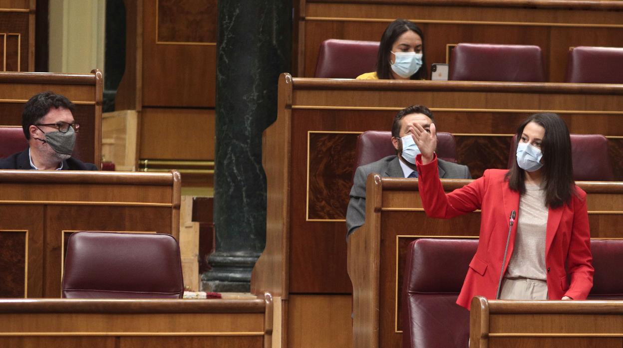 Arrimadas, en su regreso al Congreso tras su baja por maternidad